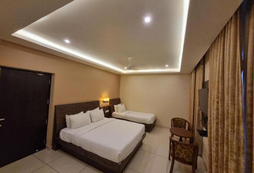 هتل Plutus Residency