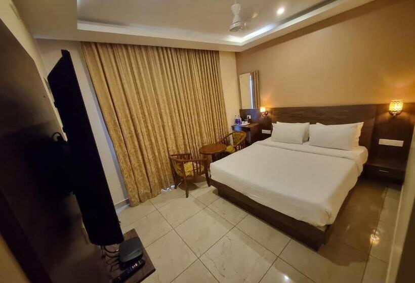 هتل Plutus Residency