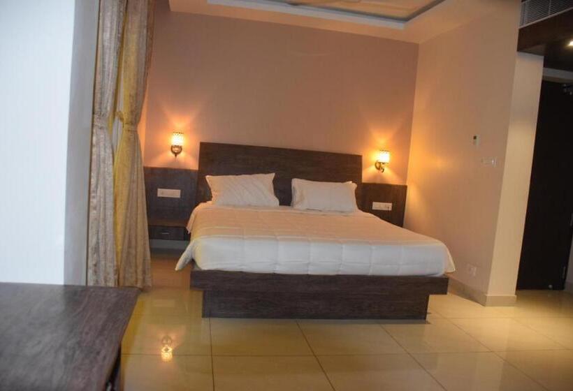 هتل Plutus Residency