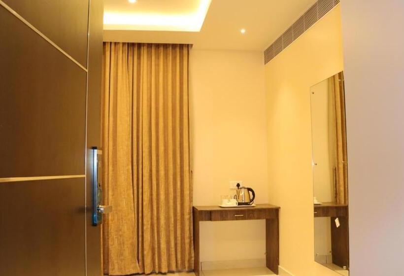 هتل Plutus Residency