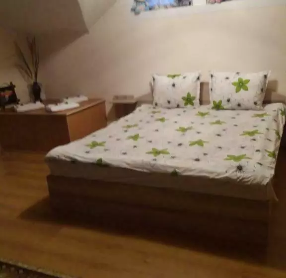 ペンション бащината къща