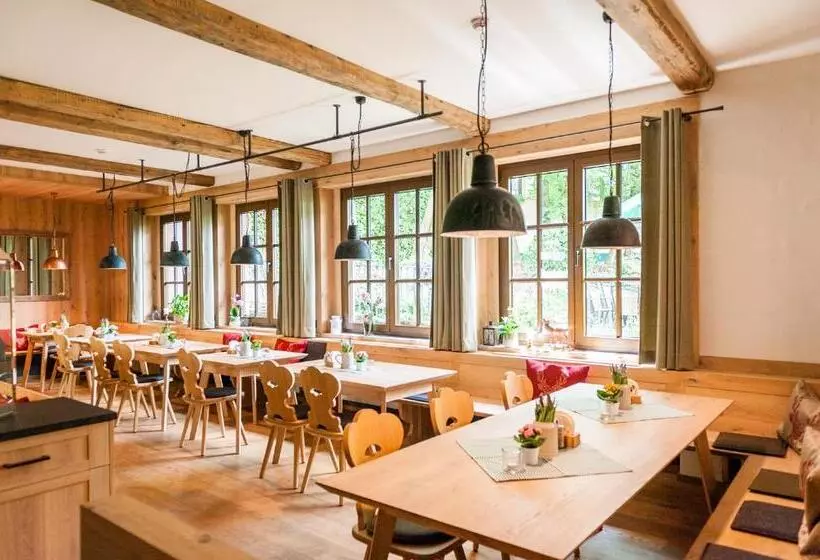 ホテル Gasthof Schmucker