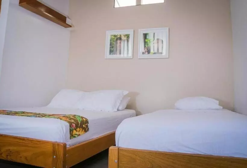 پانسیون Hostal Centrika