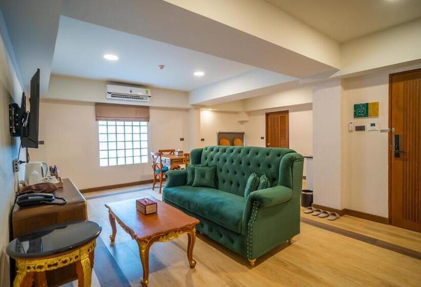 Siri Nakornpink Chiang Mai Hotel Sha Plus