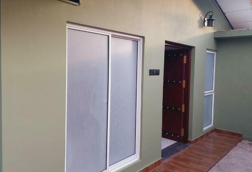 پانسیون Little Cottage Villa