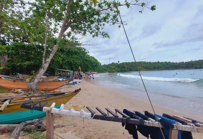 پانسیون Little Cottage Villa