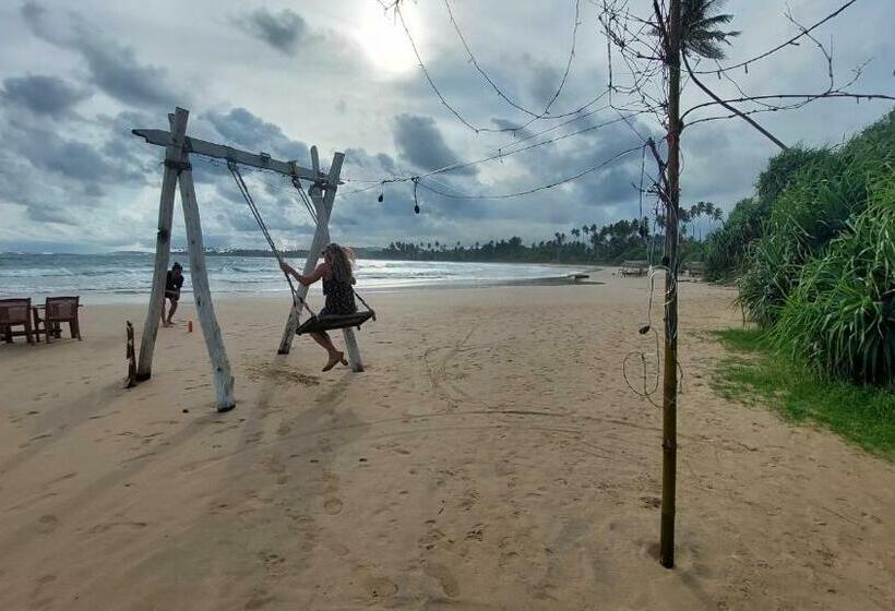 پانسیون Little Cottage Villa