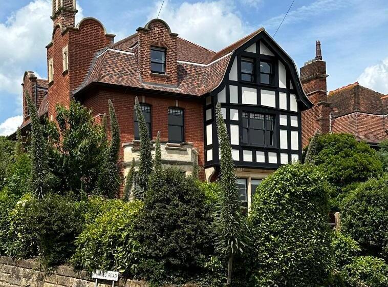 مبيت وإفطار The Knowle At St Leonards