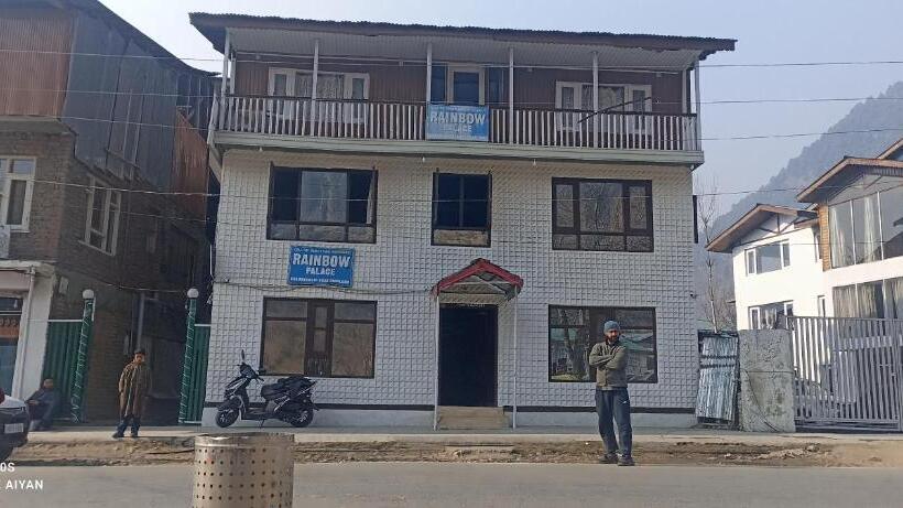 בית מלון כפרי Rainbow Palace Pahalgam