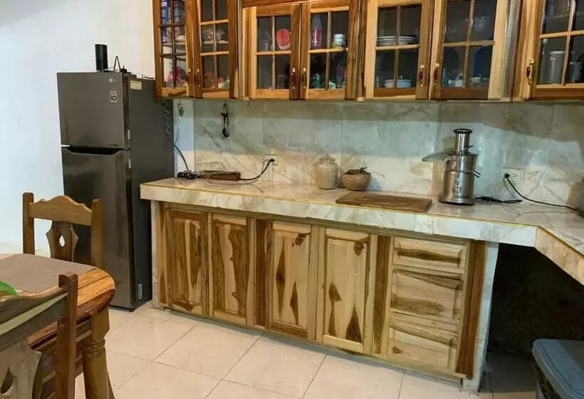 پانسیون Robin Hood Guest House