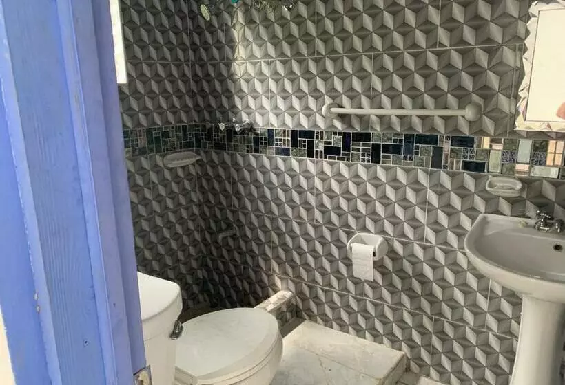 پانسیون Robin Hood Guest House