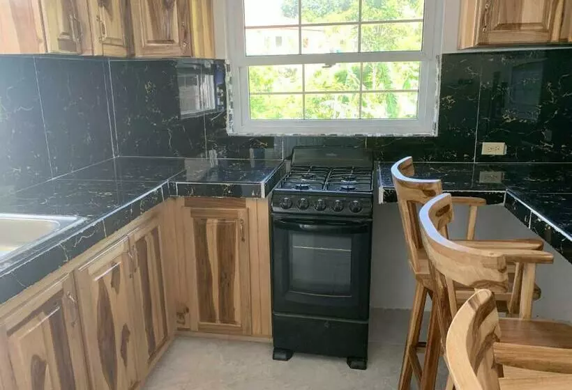 پانسیون Robin Hood Guest House