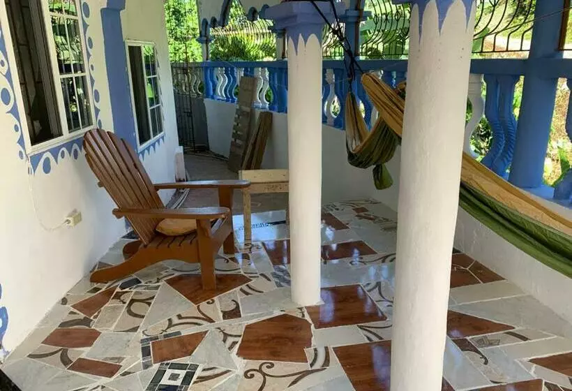 پانسیون Robin Hood Guest House