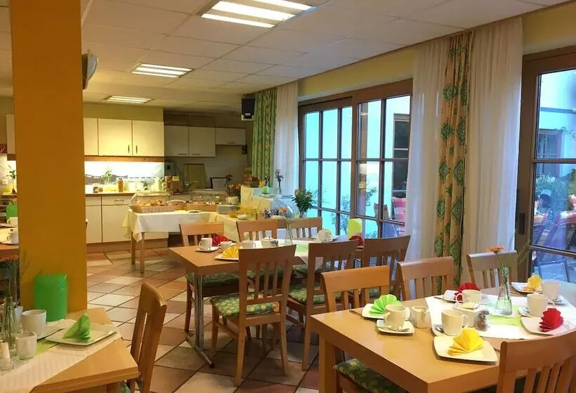 مبيت وإفطار Gästehaus Schmid