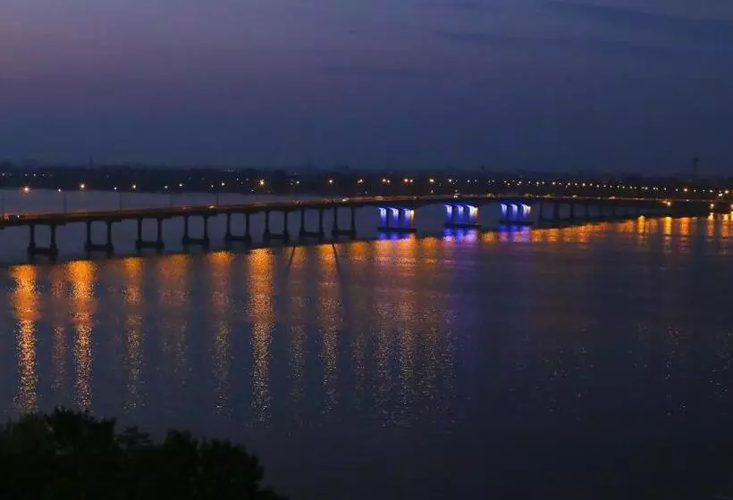 هتل Dnepropetrovsk