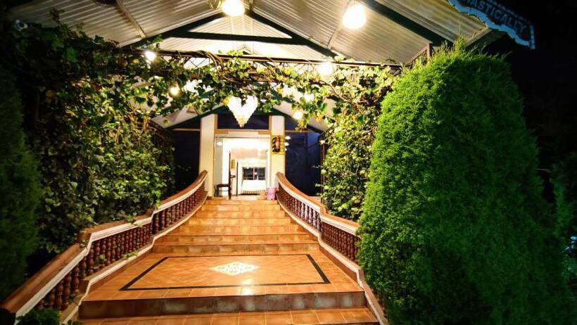 Отель Sapphire Luxury Suite Ooty