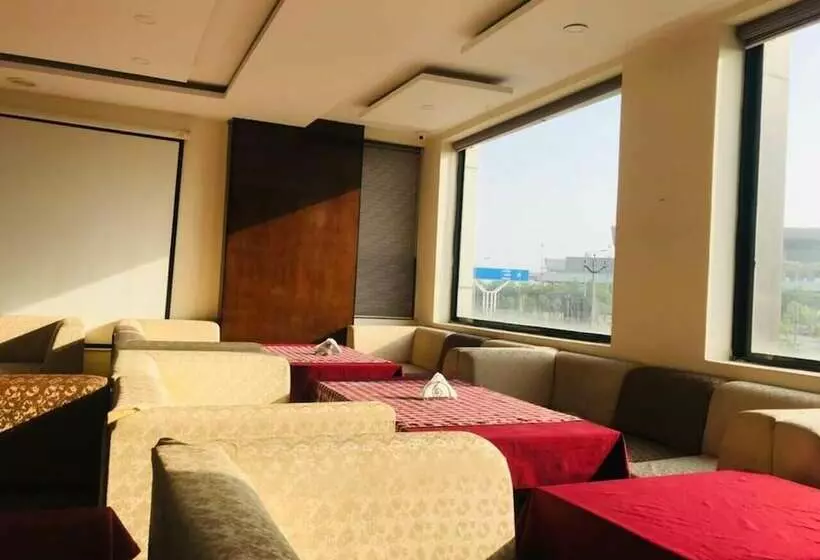 ホテル Eurasia Mohali Airport