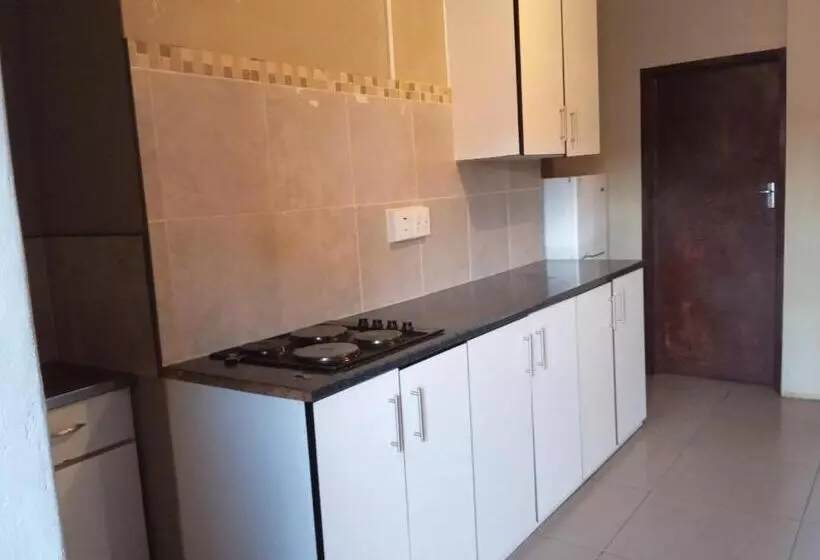 ベッドアンドブレックファースト Lux Contractors Accommodation