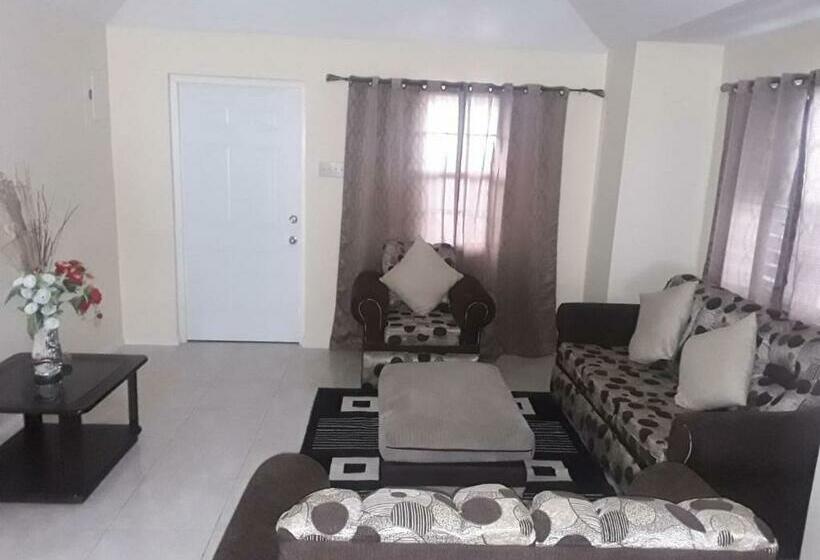 پانسیون Heartland Estate