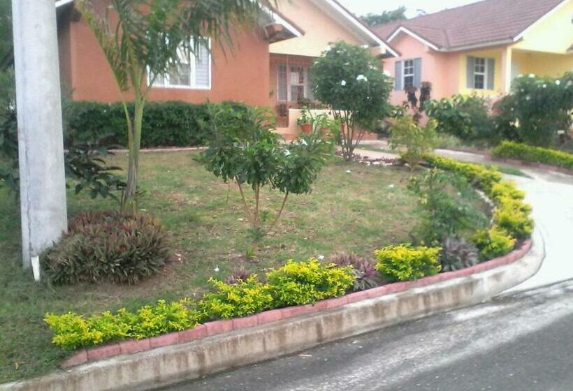 پانسیون Heartland Estate