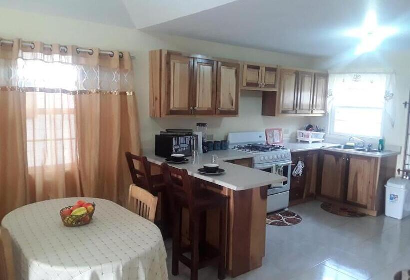 پانسیون Heartland Estate