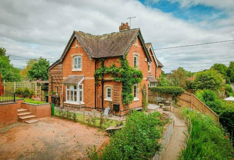 تختخواب و صبحانه Morningside Cottage