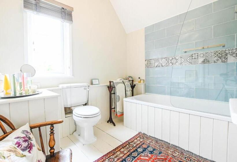 تختخواب و صبحانه Morningside Cottage