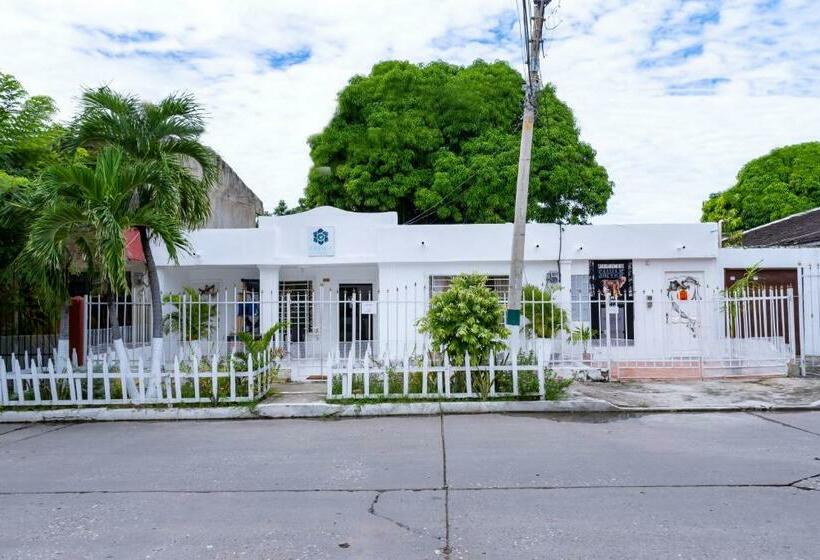 پانسیون Oresca Hostel