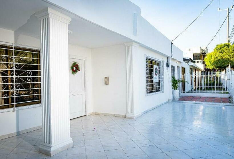 پانسیون Oresca Hostel