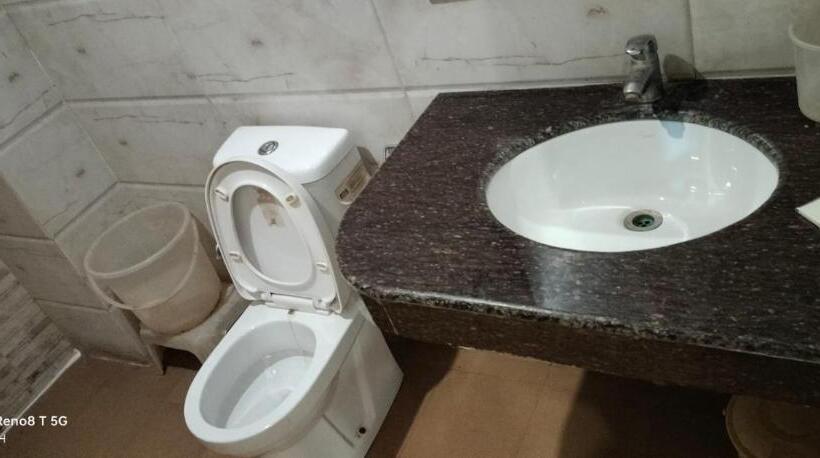 هتل Fabexpress The Mansion