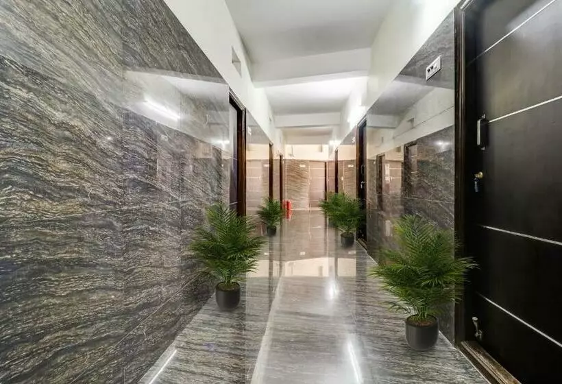 Hotelli Oyo 87355 Sbr Residence