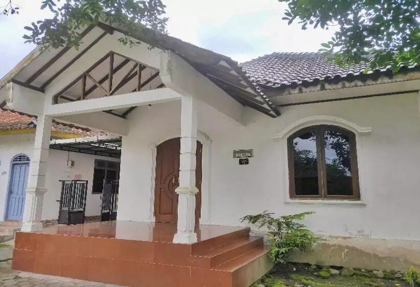 هتل Oyo Homes 91098 Desa Wisata Tanjung