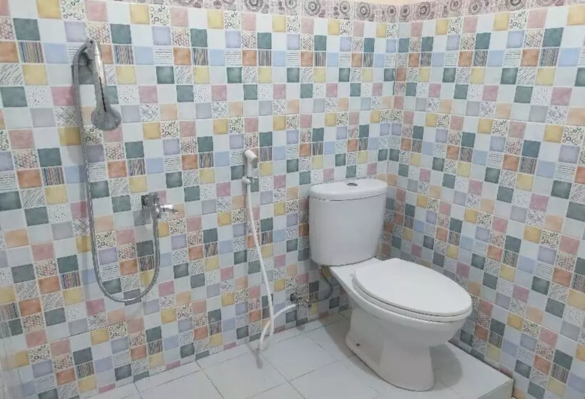 هتل Oyo Homes 91098 Desa Wisata Tanjung