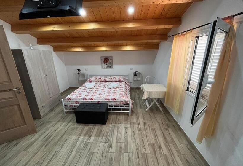 مبيت وإفطار Debel House