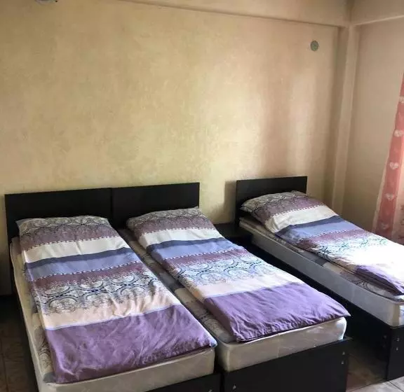 پانسیون Adilet Fatima Guest House