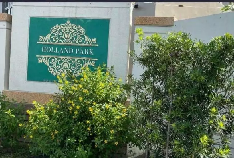 پانسیون Elie S Home Holland Park