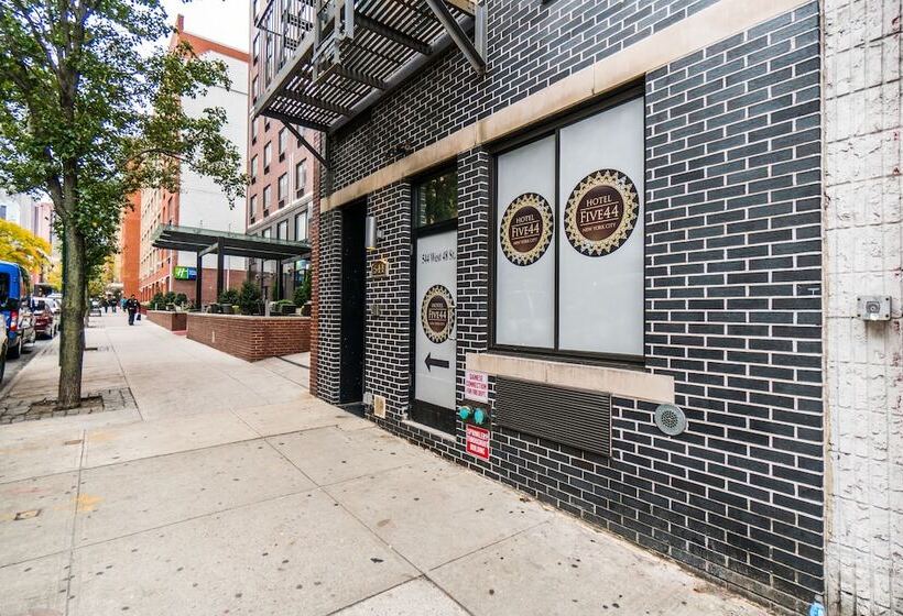 فندق Five44