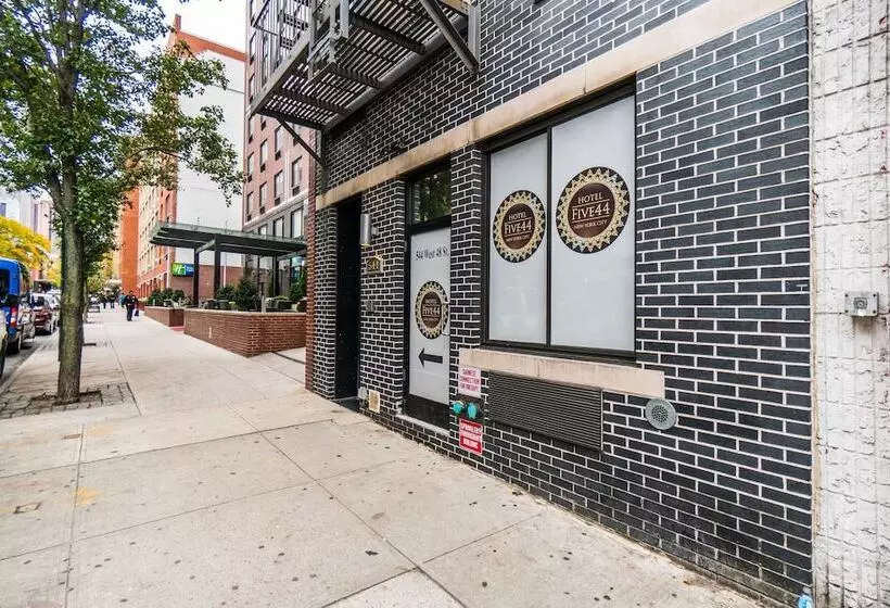 호텔 Five44