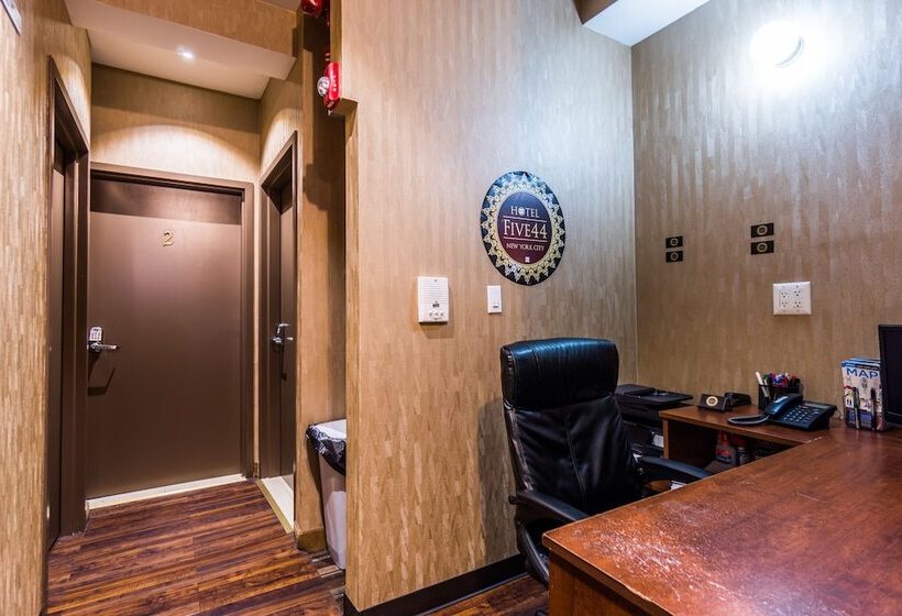 فندق Five44