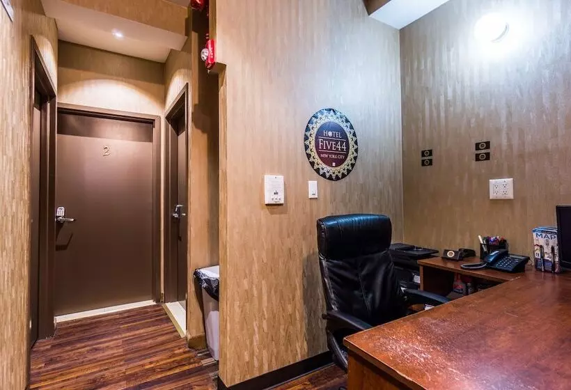 호텔 Five44