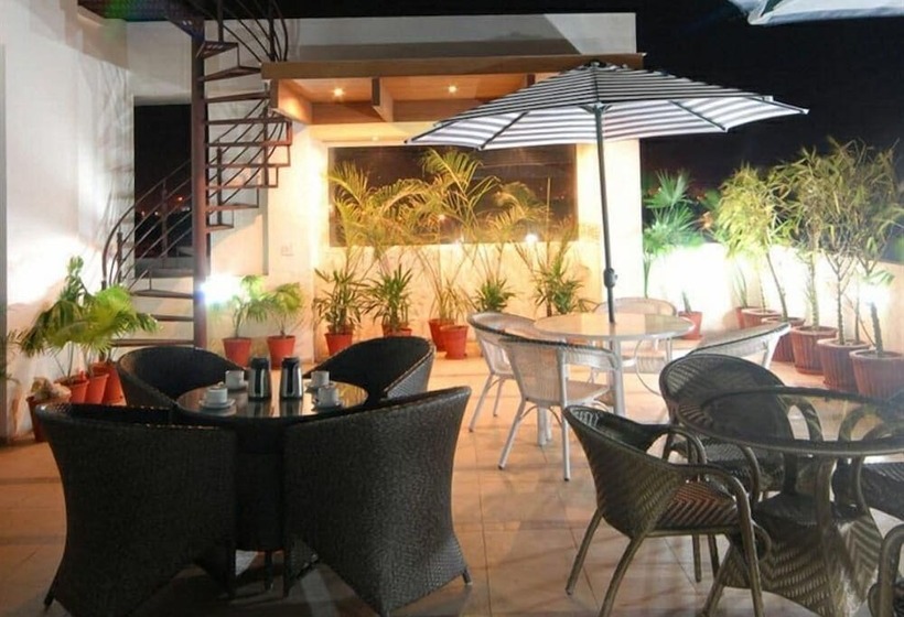 בית מלון כפרי Nangi S Pride