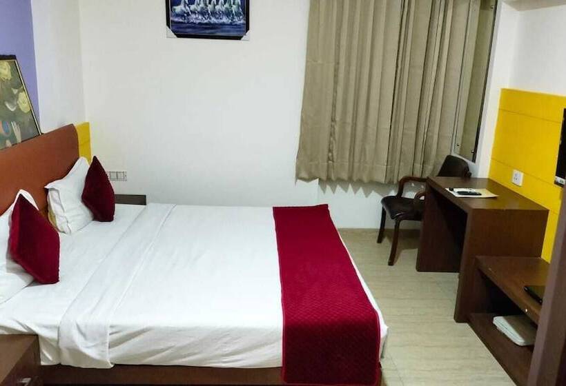 בית מלון כפרי Nangi S Pride