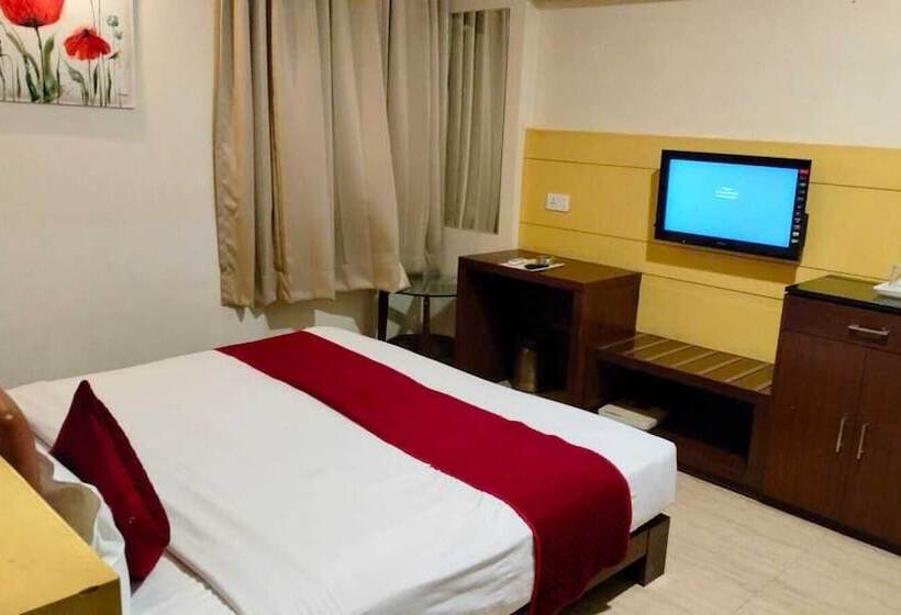 בית מלון כפרי Nangi S Pride