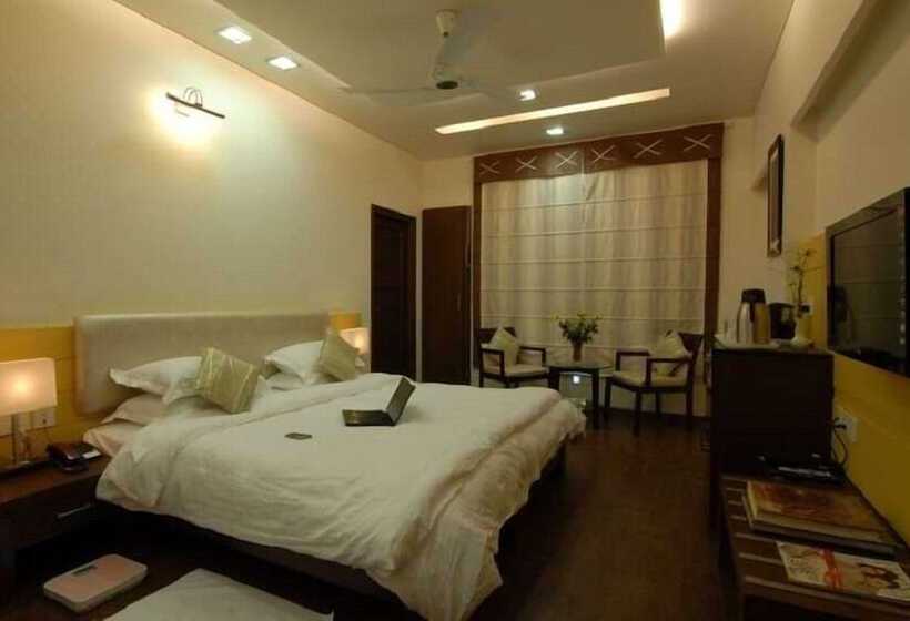 בית מלון כפרי Nangi S Pride