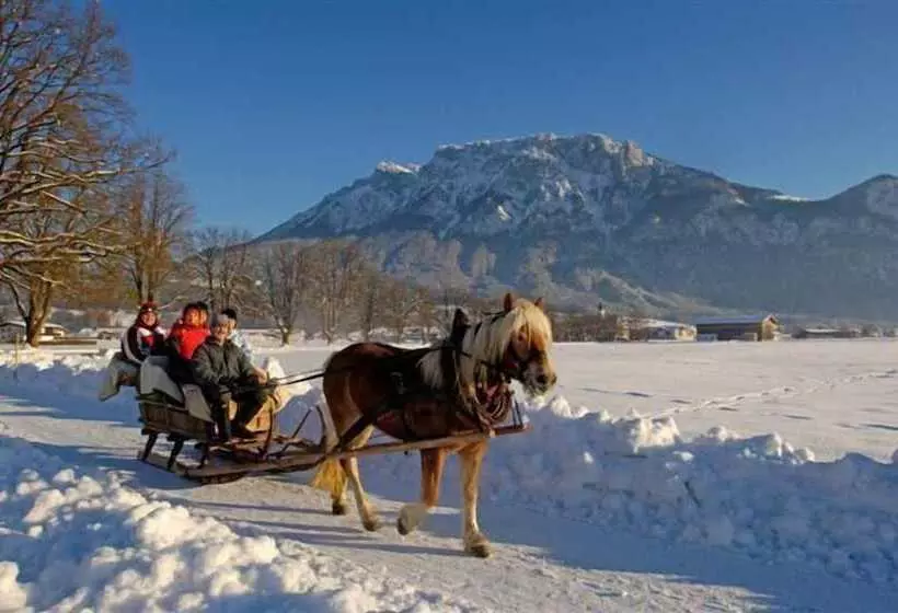 ホテル Wirtshaus Sattlerwirt