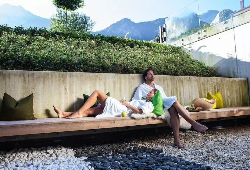 ホテル Wirtshaus Sattlerwirt