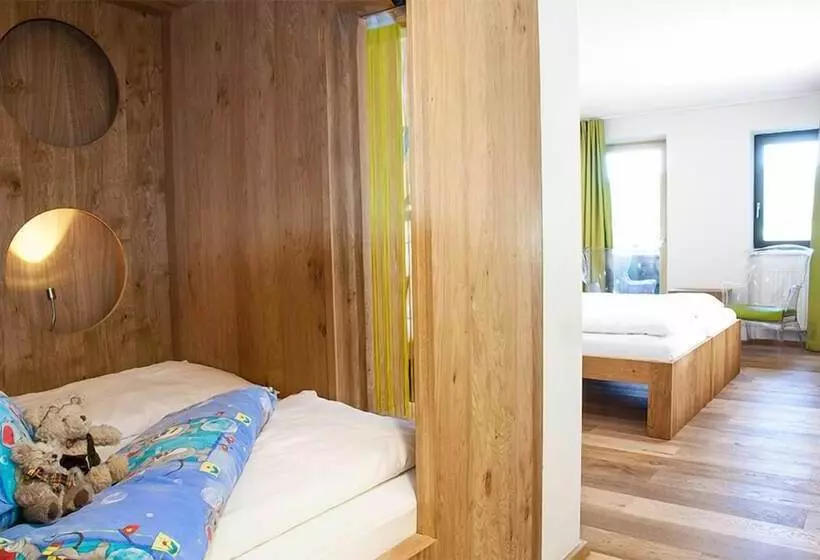 ホテル Wirtshaus Sattlerwirt