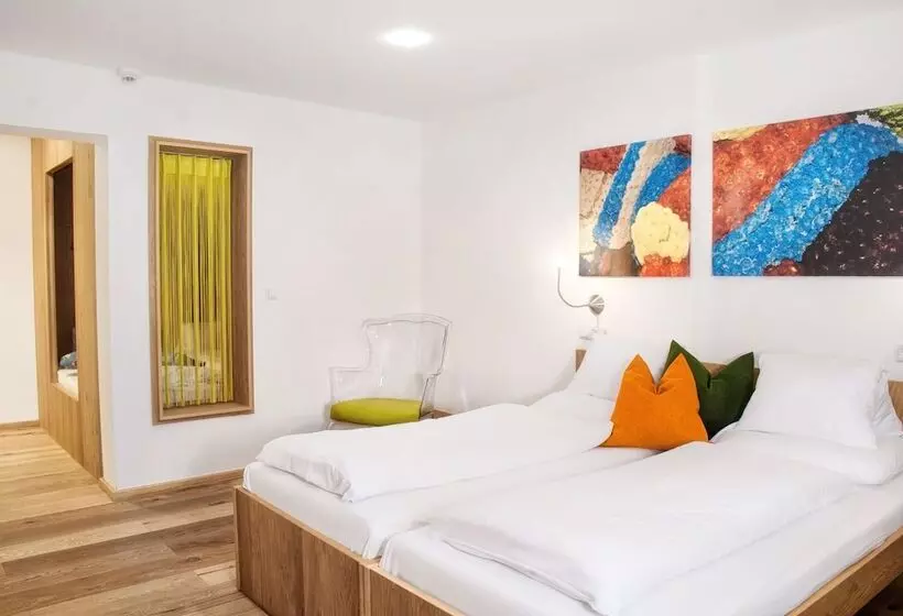 ホテル Wirtshaus Sattlerwirt