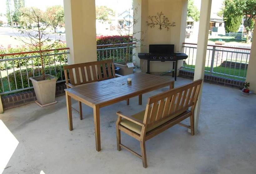 מוטל Elite Motor Inn