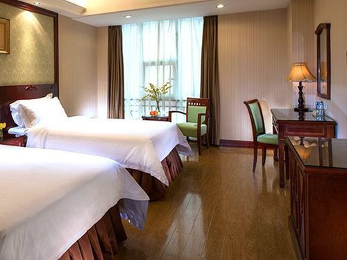 Vienna Hotel Shuanglong Subway Station